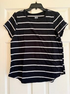 SO woman’s Black & White Striped Short Sleeve Top